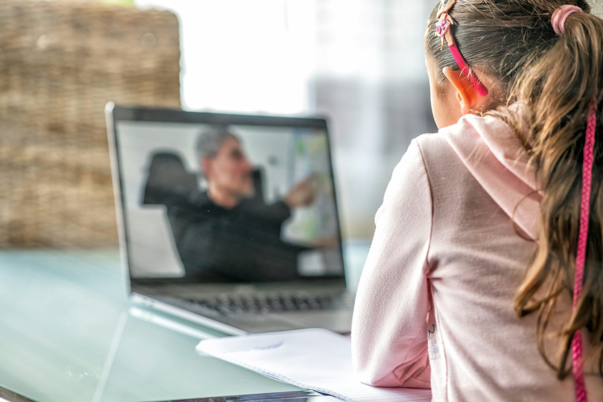 Élève en cours particulier en visio avec son professeur Prof&Vous